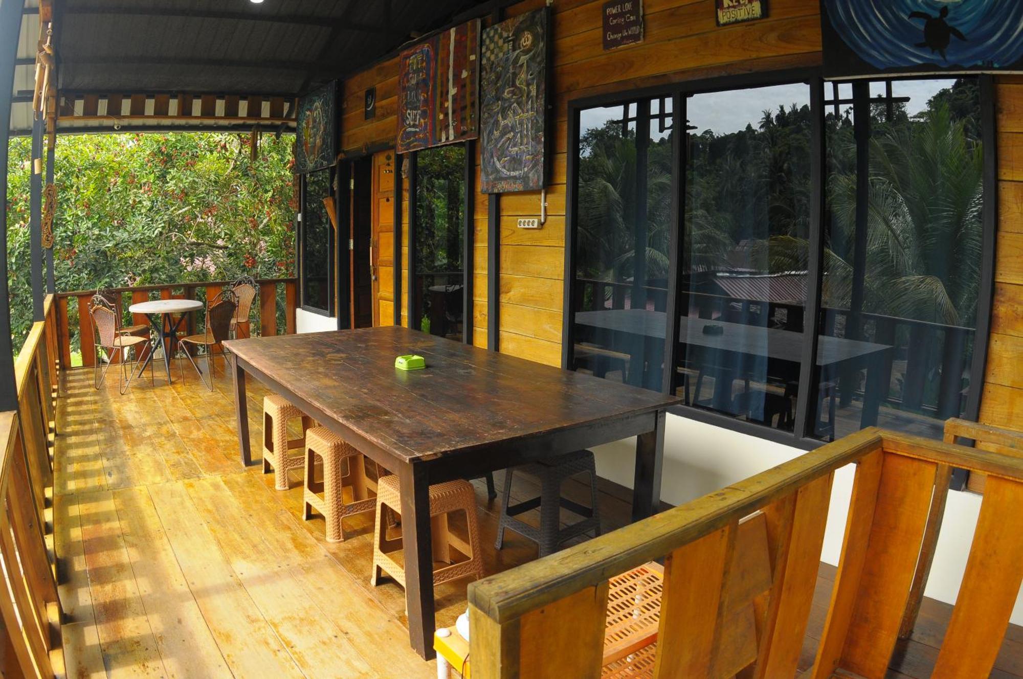 Апартаменты Air Manis Secret Surfcamp Taluk Batung Экстерьер фото